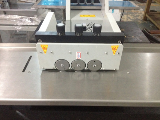 Τρία Β αυλακώνουν τον εξοπλισμό 0.6mm3.0mm PCB Depaneling τεμνουσών μηχανών πάχος